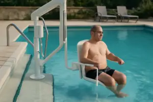 Progettare una piscina accessibile a tutti: idee che garantiscono comfort anche a persone con disabilità